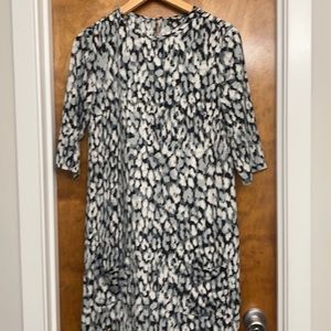 Banana Republic straight line dress size 4 with front pockets